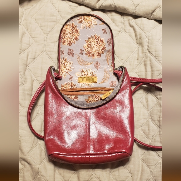 HOBO Bags Hobo Fern Crossbody In Leather Double Zipper Closure